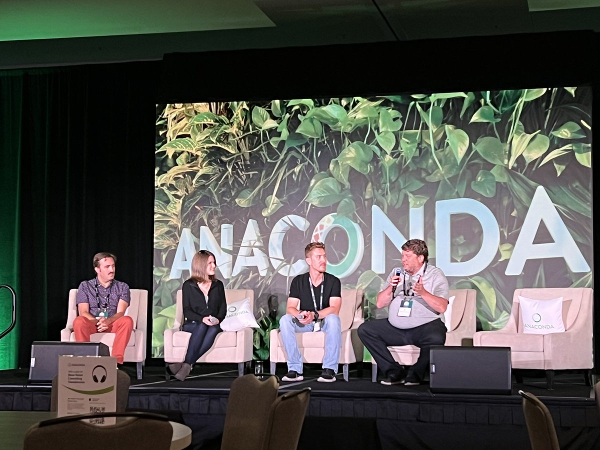 triskadecaepyon's tweet photo. Watching @DynamicWebPaige and @teoliphant on stage at Anaconda’s conference panel! https://t.co/nkkmzfIgGq