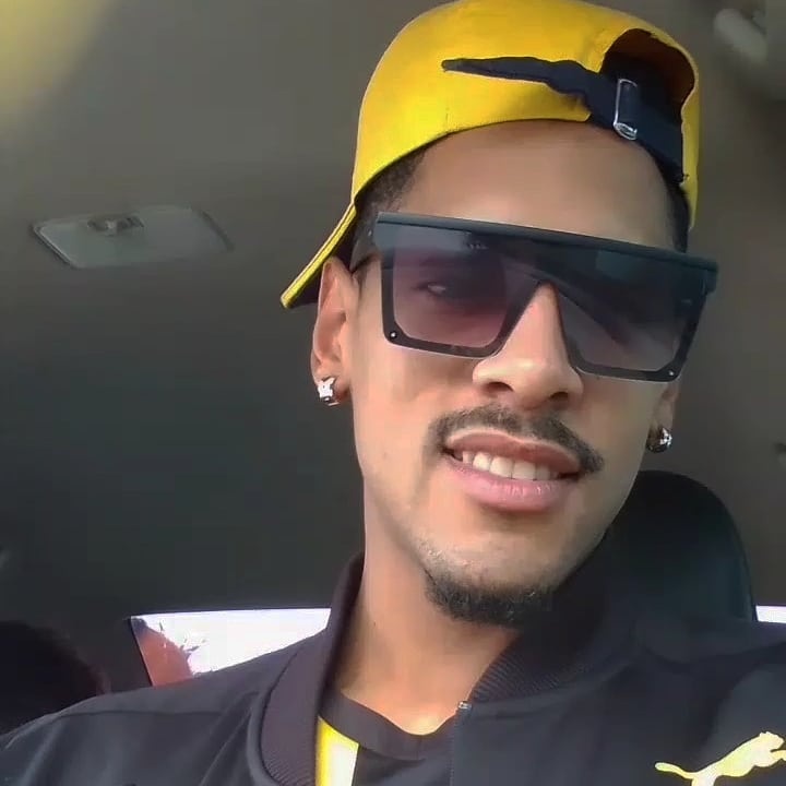 ✌🏾