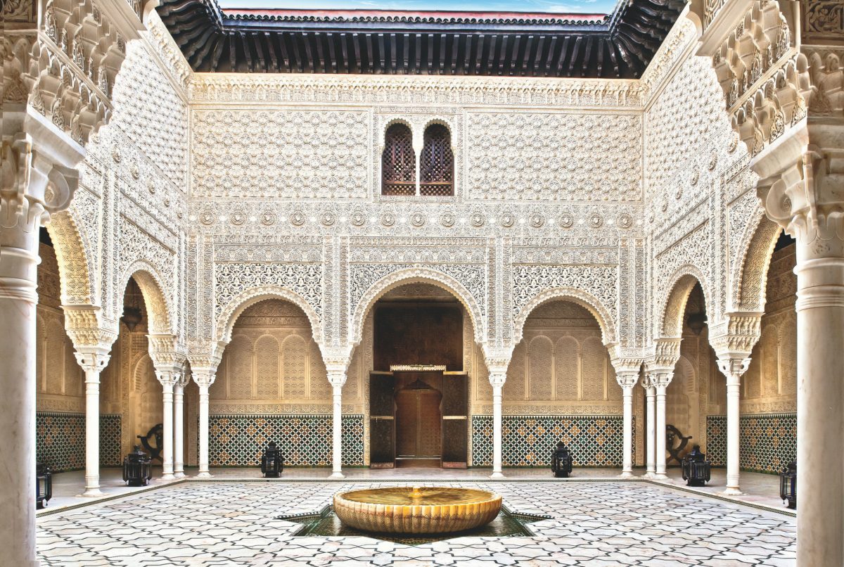 House in Marrakech 🇲🇦

> This Marrakech home is inspired by Granada's Moorish Palace

> It has 5,541 sqm of living space, 3 swimming pools, 2 ponds, 7 gardens, 63 marble fountains, 6 wells, fireplaces in every room, underfloor heating, air conditioning &amp; Jacuzzi