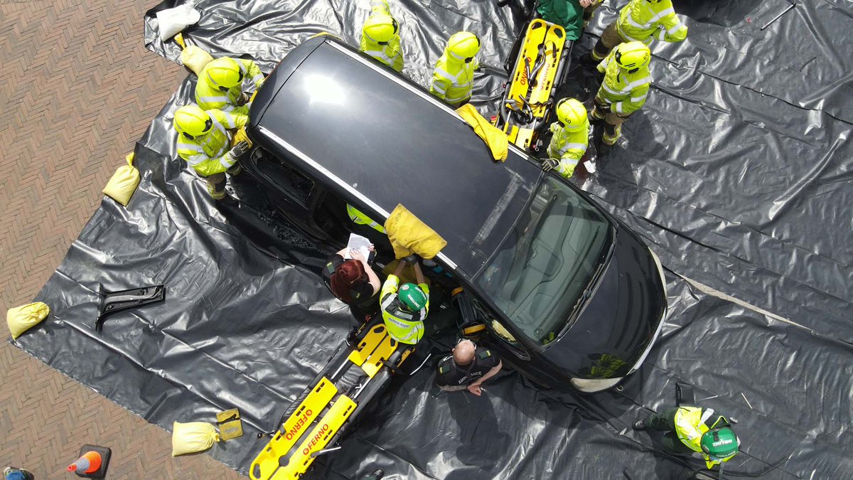 News: Student paramedics at the University took part in a realistic mock-up of a traffic accident in a unique event on campus to help mark the first-ever International Paramedics Day. Read more 👉 hud.ac/ms4 #ProudToBeAParamedic #IPD2022 @UoHHealthSocSci