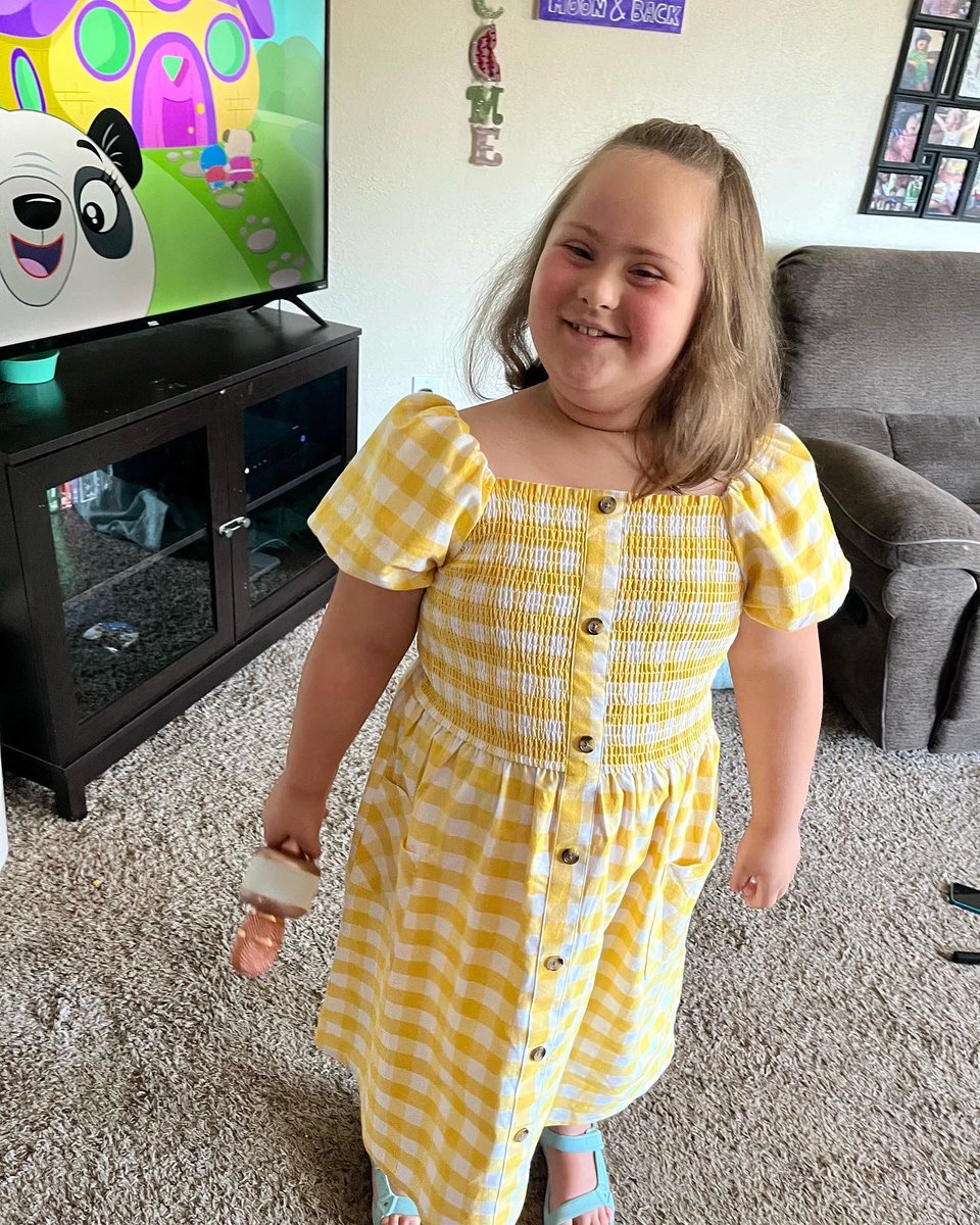 EmbraceDownSyn's tweet photo. A smile that’ll make your day 10x better! She wakes up and chooses love and happiness. Something to admire. 🥹💙💛��� #downsyndrome #embracethesyndrome #PrimeDayDreamDeals #theluckyfew https://t.co/c6Cut564IM