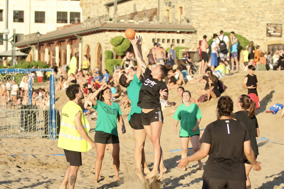 Txaparrotan tweet media