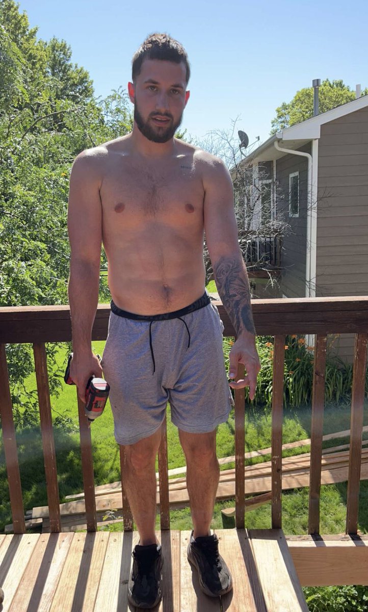 SkidLoaderGuy1's tweet photo. Sorry for the baggy eyes repubs, been on a fucking wax bender with some construction buddies of mine but heres just a pic of me on the job site asking for the other battery for my compact ! Want it done right do it yourself 🇺🇸🍻 https://t.co/svExsO6coR