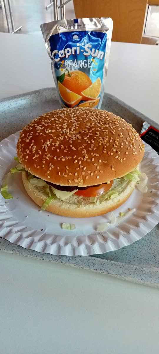 O meu Big Mac comi hoje no trabalho com caprisonne sumo de laranja 🍊.