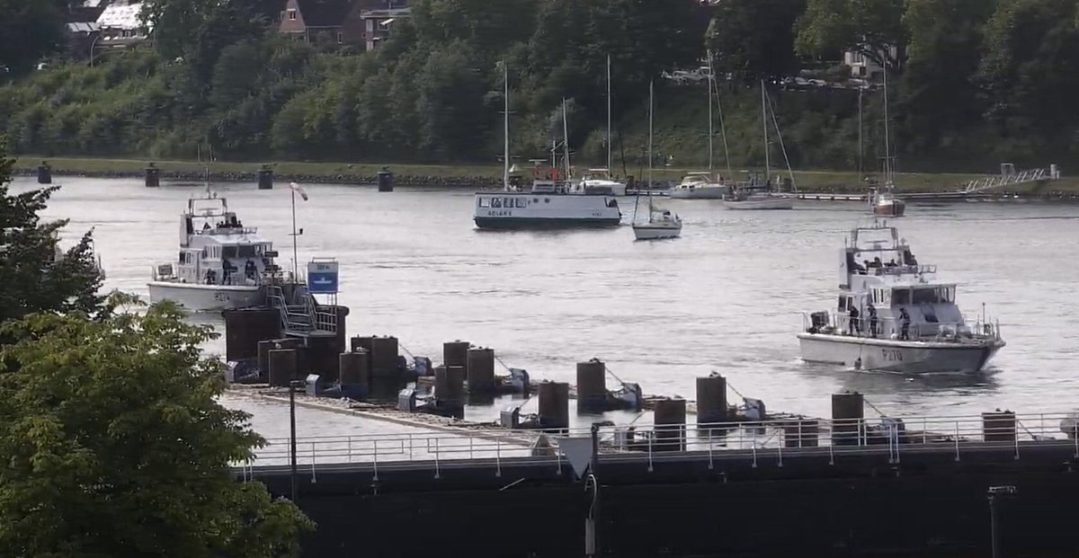 WarshipCam's tweet photo. HMS Example (P165), HMS Biter (P270), HMS Blazer (P279)  and HMS Puncher (P291) Archer-class P2000 patrol vessels in the Kiel Locks of the Kiel Canal in Germany – July 12, 2022 #HMSExample #HMSBiter #HMSBlazer #HMSPuncher #P165 #P270 #P279 #P291 https://t.co/kUFr5a98PI