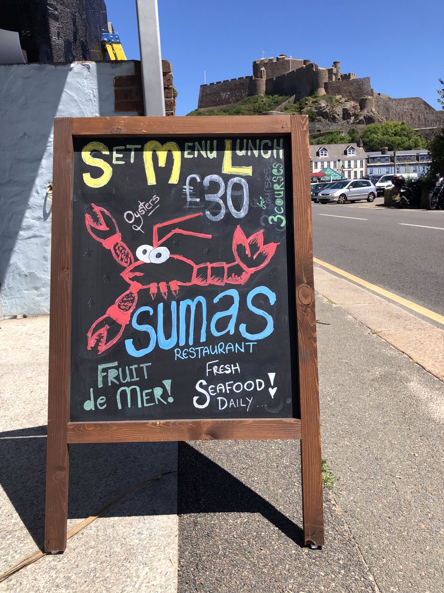 🍽 Un restaurant sort du lot à Gorey : SUMAS

Au menu, poisson du jour, crustacés de Jersey, y compris les pétoncles et les huîtres de la baie de Grouville, cuisine gastro.

Une excellente table (j’ai testé 😉). D’ailleurs, le <a href="/guideMichelinFR/">Le guide MICHELIN</a> lui a décerné une assiette.