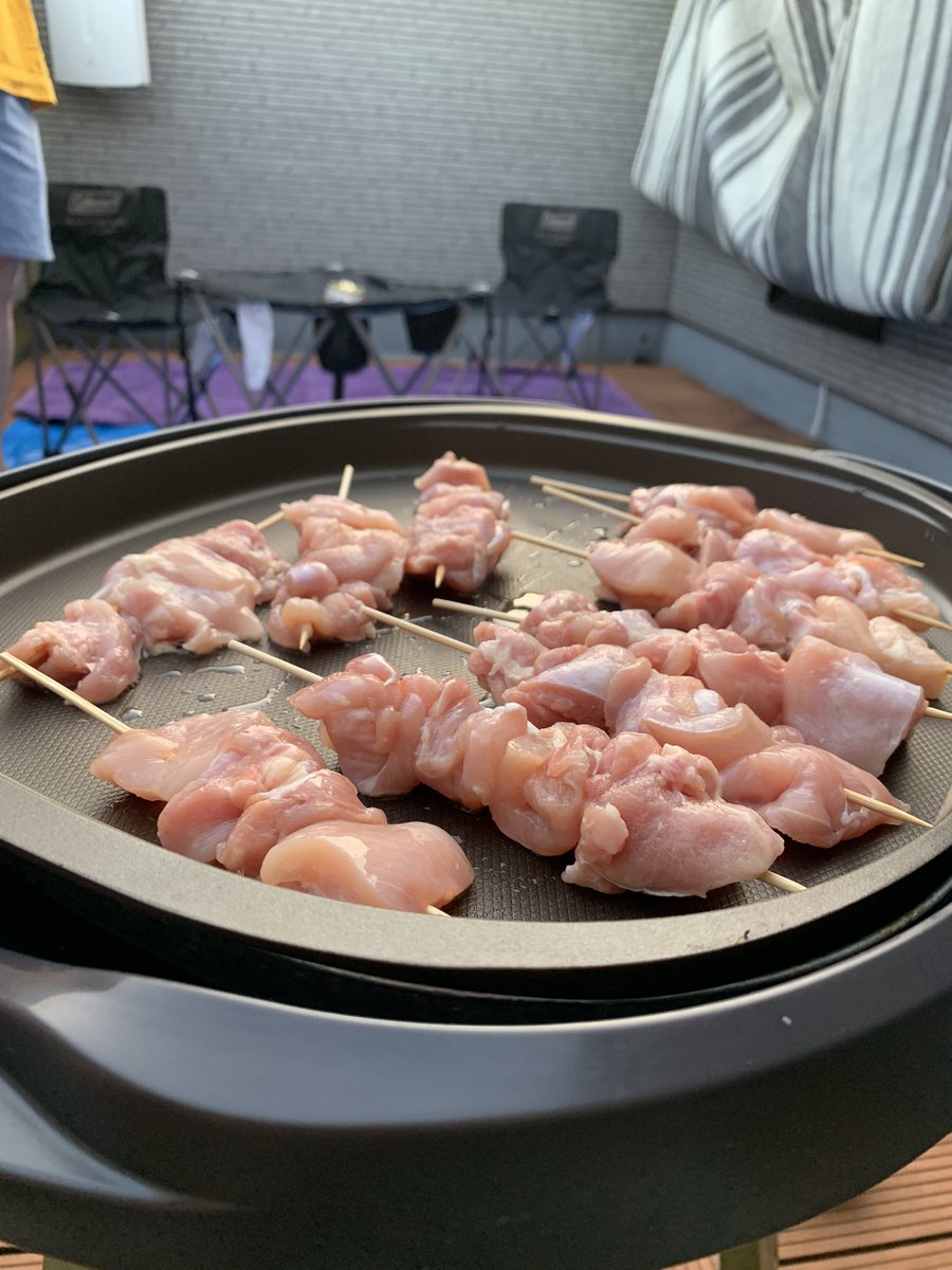 cotu_1119's tweet photo. 【Japan Soul food】
Yakitori

Yakitori is simply chicken on a skewer and grilled!

My secret recipe : Rub chicken with garlic.

#KamiEvents
@MetakamiNFT https://t.co/fikRcl3xcg