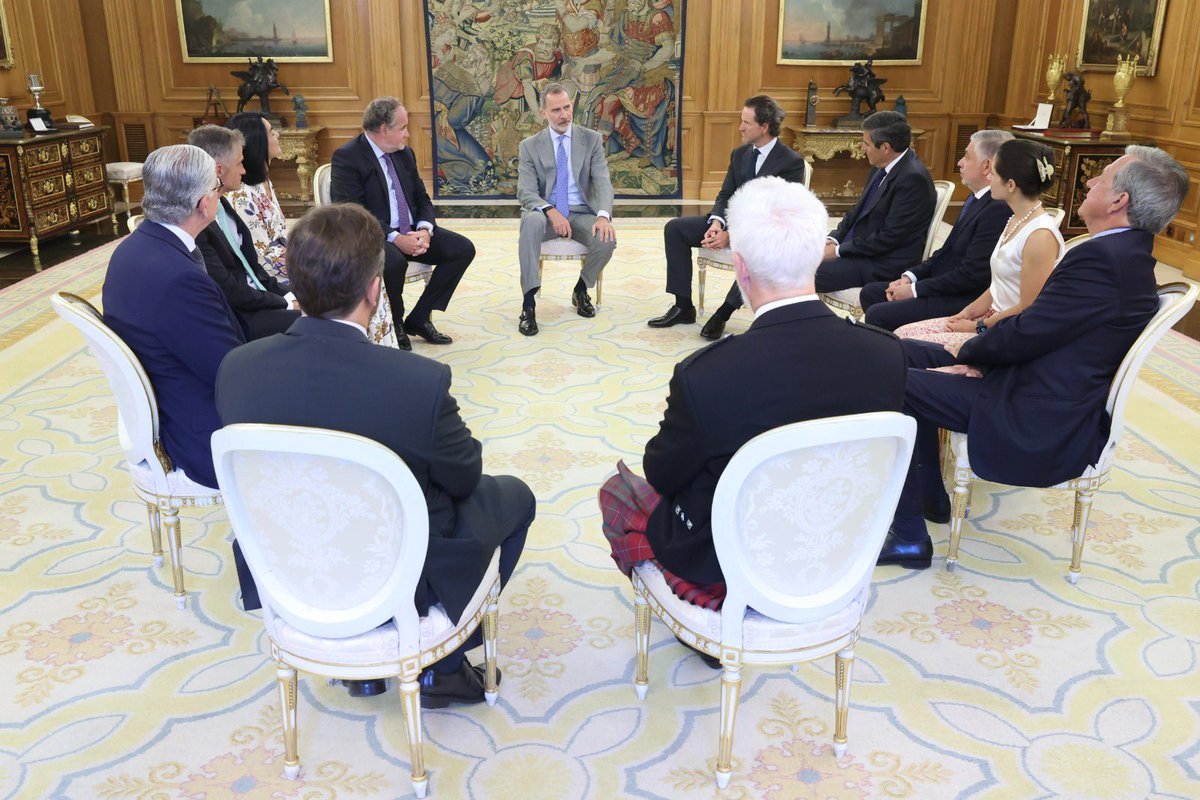 jacobo_olalla's tweet photo. Todo un honor para @CervecerosES haber sido recibidos por @CasaReal con motivo de nuestro Centenario y haber podido conversar junto a S.M. el Rey Don Felipe VI sobre la actualidad de nuestro sector, sobre los 100 años de historia de Cerveceros de España y sobre nuestra cerveza. https://t.co/Ry4Hjr32N1