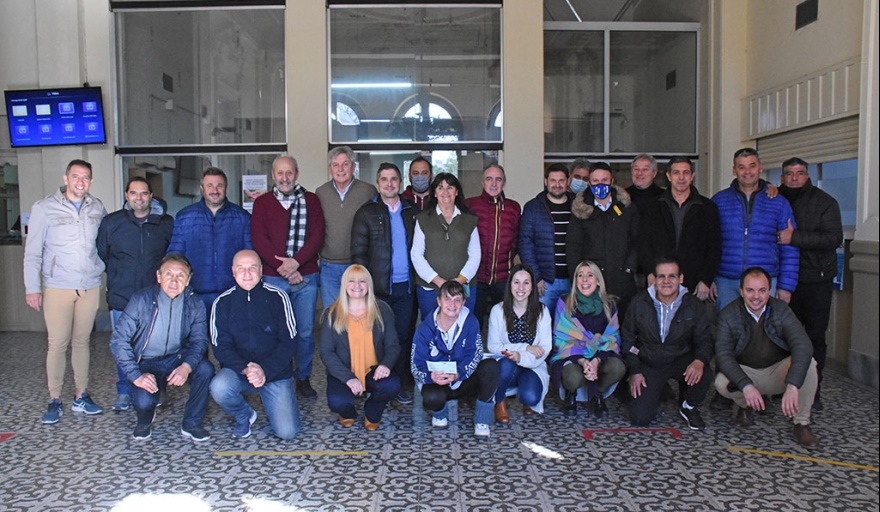 LaLetraChicaOk's tweet photo. El municipio entregó subsidios a clubes y entidades deportivas
📌https://t.co/pqa9fdK9RY

#Chivilcoy #Municipales https://t.co/DoPHYYqdvT