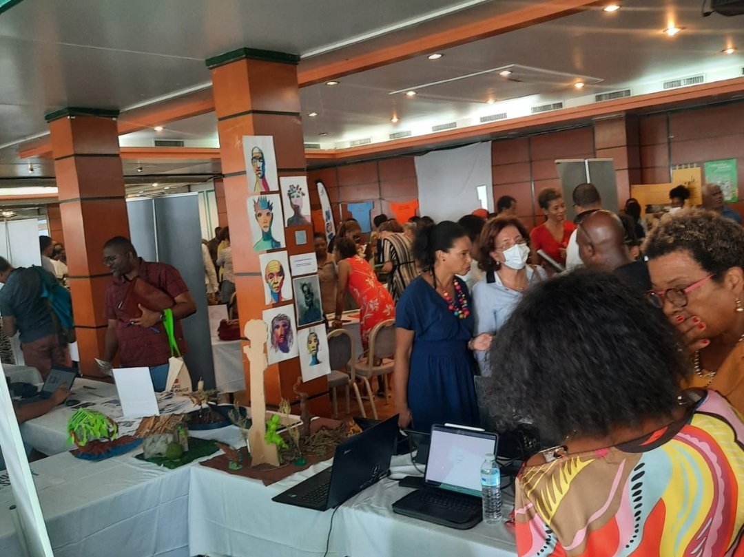 Présentation de nos actions culturelles du #GodissArt et de notre galerie d'établissement au séminaire de l'encadrement.
Accompagnée de notre dynamique prof d'EPS,le clg #JacquelineJulius valorise et exporte le talent de ses élèves <a href="/acmartinique/">Académie de Martinique</a> <a href="/CSchoelcher/">Circonscription de Schoelcher</a> @SUZYRENOUX <a href="/k_ntone/">Kevin Ntone</a>