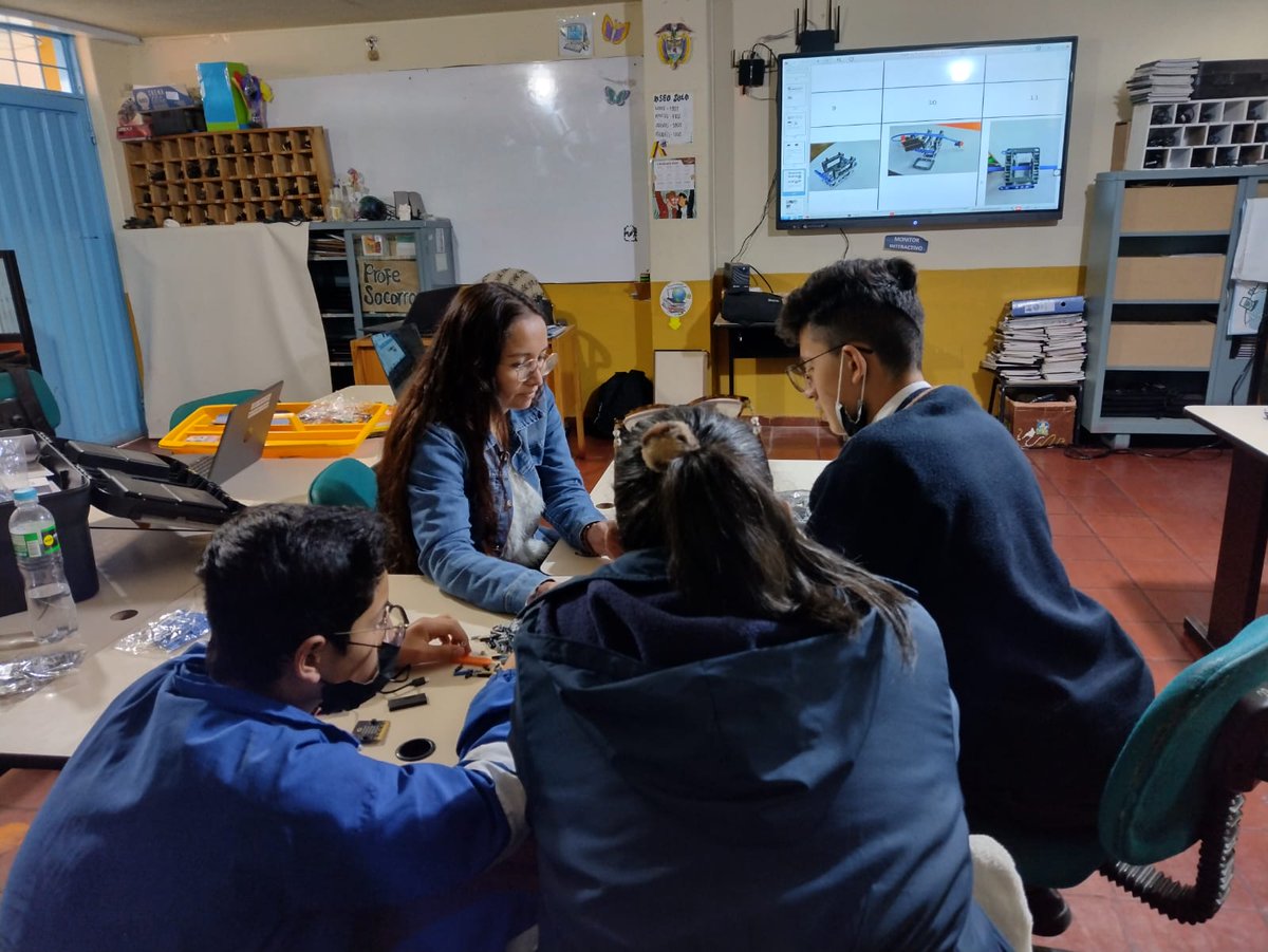 SecTICBoyaca's tweet photo. 📍Visitamos la Institución Educativa Técnica Santa Cruz de Motavita, donde el secretario @JohnAmayaR, realizó entrega del #LaboratorioSteam🚀Así los estudiantes aprenderán de ciencia, tecnología, ingeniería, arte y matemáticas de una forma divertida y creativa!
#BoyacáAvanza https://t.co/9i6BzMTl0x