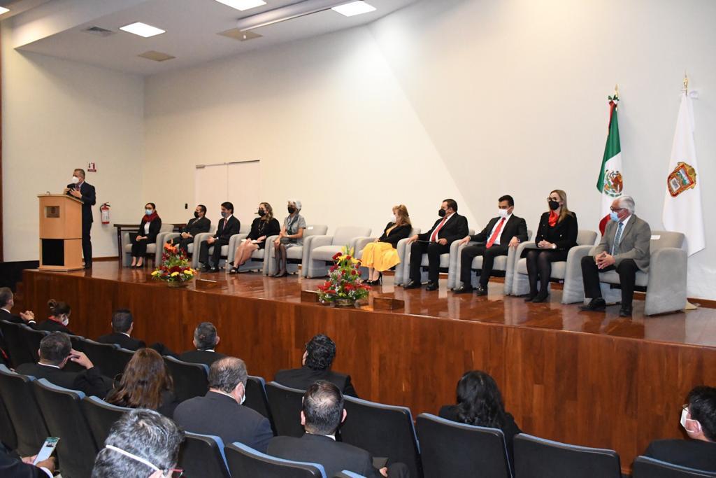 SaludEdomex's tweet photo. 📰 #ComunicadoSalud | CUMPLE ISEM 35 AÑOS DE ENFRENTAR RETOS Y CONVERTIRLOS EN OPORTUNIDADES DE MEJORA EN LOS SERVICIOS DE SALUD.

✅ Reconoce titular de la Secretaría de Salud mexiquense a los trabajadores de la institución.

📌 Más detalles 👉🏻 https://t.co/VDjTXjrG5O https://t.co/WKmQ9wfW5I