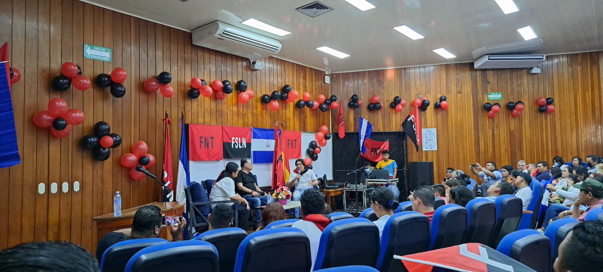 Mach95Ca's tweet photo. 𝐂𝐨𝐧𝐯𝐞𝐫𝐬𝐚𝐭𝐨𝐫𝐢𝐨: 𝐒𝐢𝐧𝐝𝐢𝐜𝐚𝐥𝐢𝐬𝐦𝐨 𝐜𝐨𝐧 𝐜𝐨𝐧𝐜𝐢𝐞𝐧𝐜𝐢𝐚 𝐝𝐞 𝐜𝐥𝐚𝐬𝐞 Cros. Marcos Durietz y José Ángel Bermúdez
Frente Nacional de Trabajadores (FNT) #SIPROES #SAAM #LeonRevolucion ✌🏼🖤♥️
#UVEDenisSilva
#EnfermeriaUNANLeon
#4319FuerzaDeVictorias https://t.co/12pC1tnJ6D