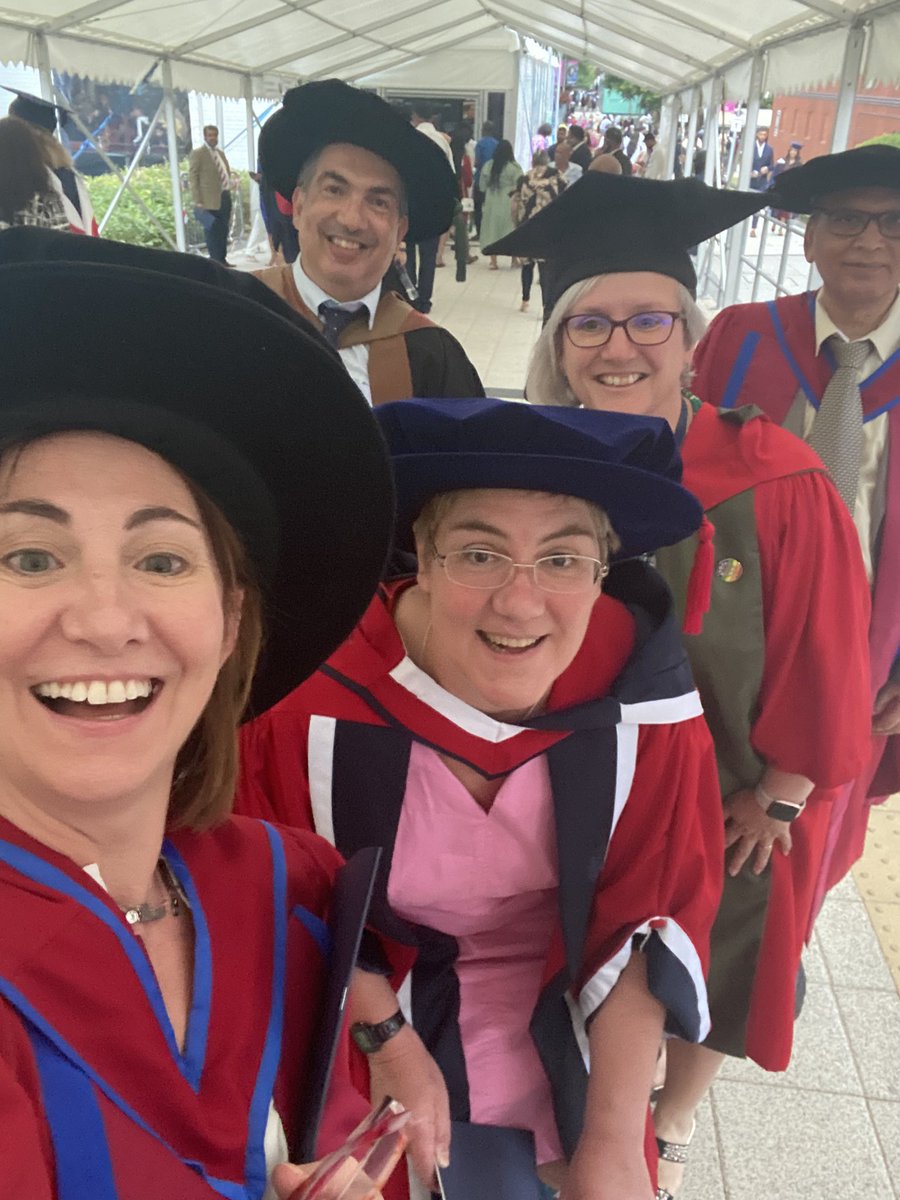 Dr_ESilva_tox's tweet photo. Today our past students who missed out due to the pandemic finally had their graduation. It was so lovely to see them all! So very proud! And we had a fantastic time! @Bruneluni @BBiosci @LifeBrunel @Brunel_EnvBSc #graduation2022 https://t.co/j1xRm5wz9f