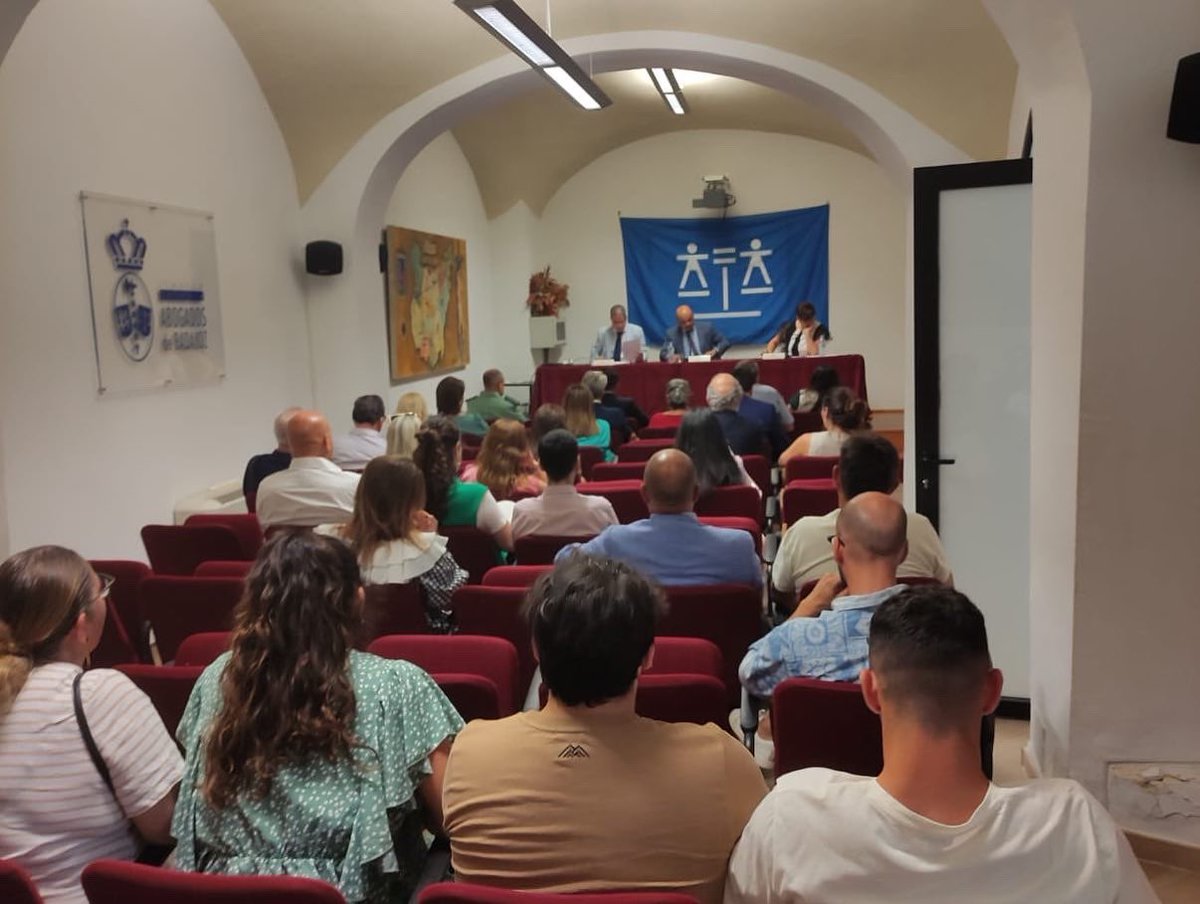 <a href="/icaba_tw/">ICA Badajoz</a> <a href="/AJABadajoz/">AJA Badajoz</a> Enhorabuena a los compañeros que han recibido un merecido reconocimiento por su labor en el Turno de Oficio.  #turnodeoficio #turnodeoficiodigno #12deJulio #diadelajusticiagratuita #NosotrosSiCumplimos