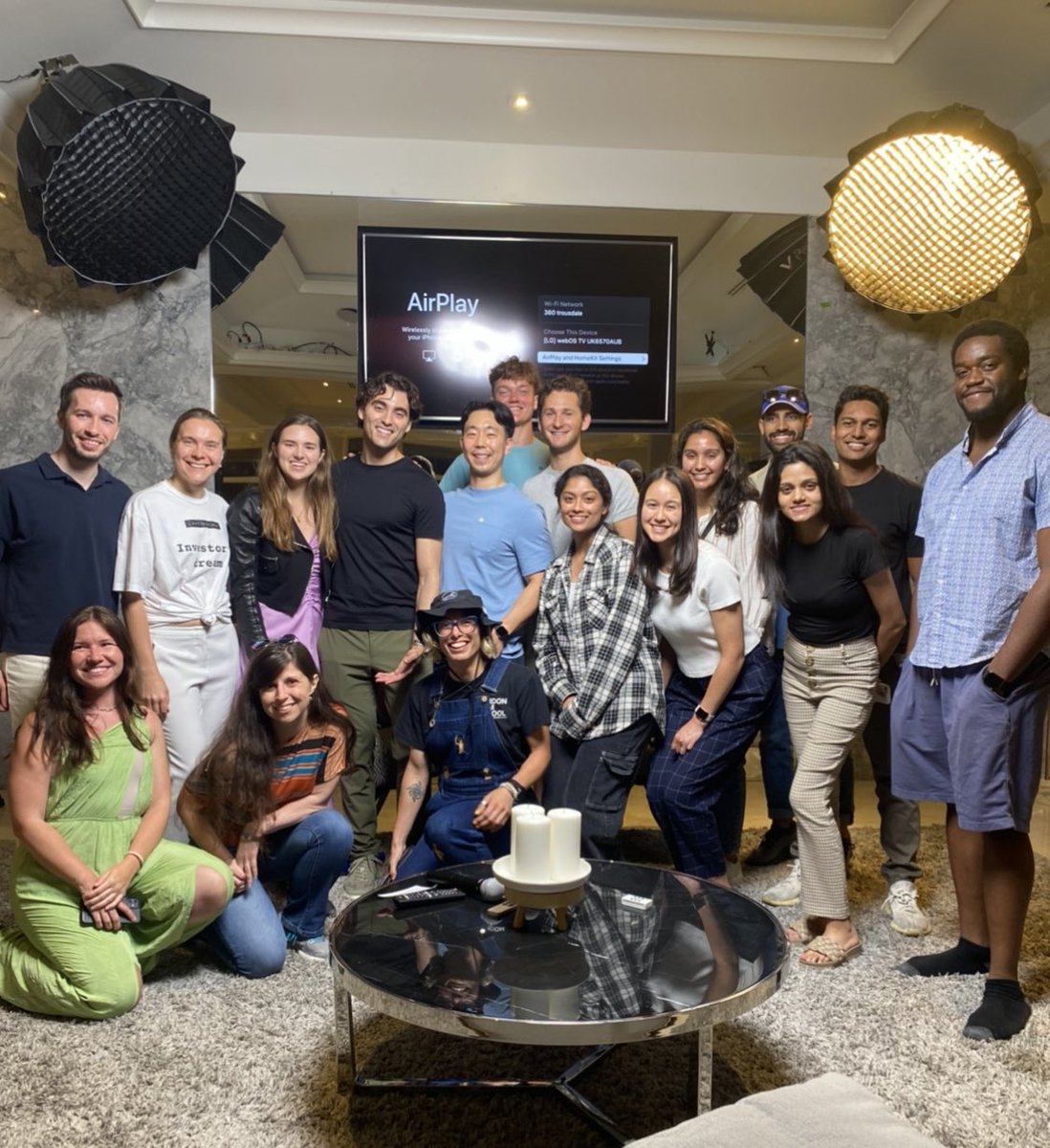 Thea Knobel tweet media