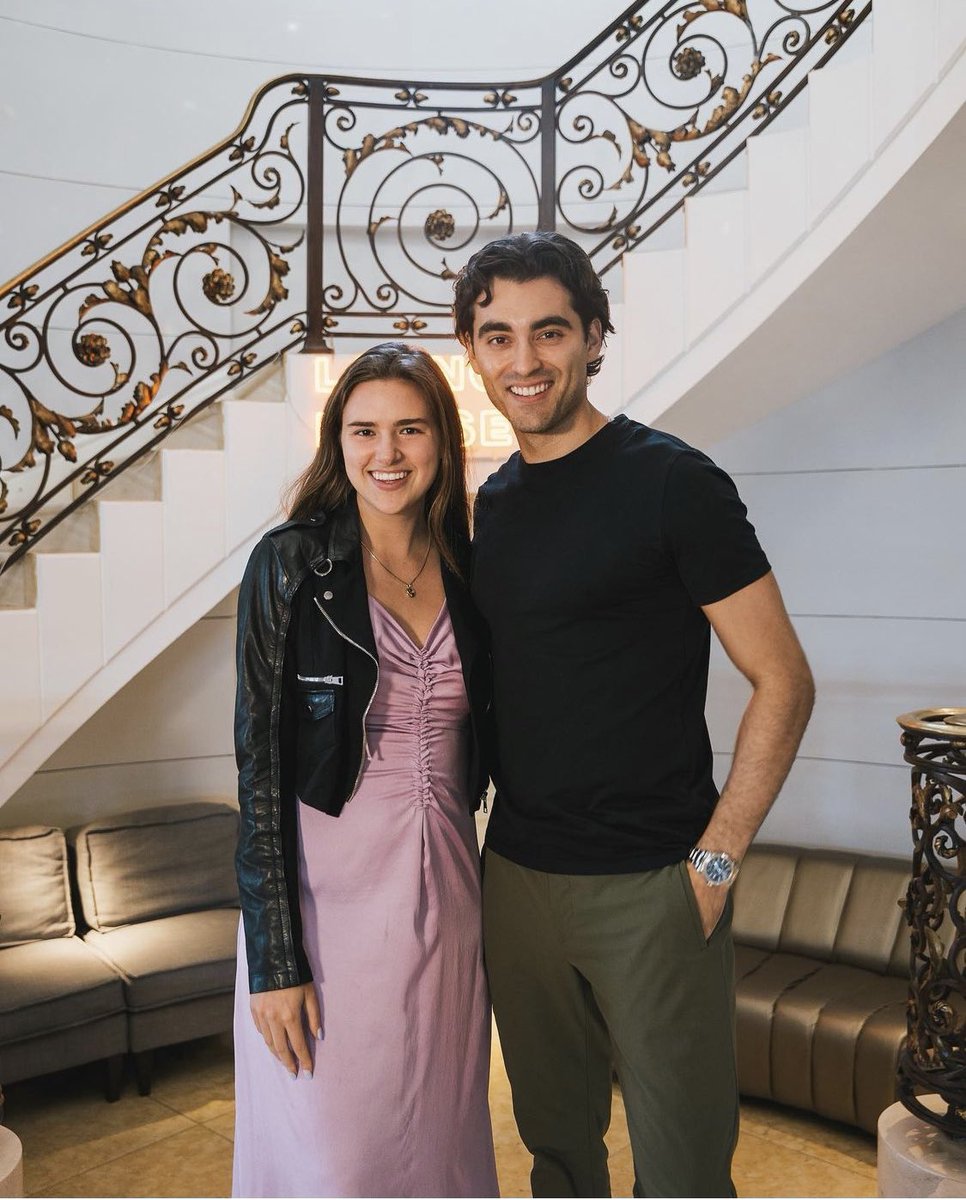 Thea Knobel tweet media