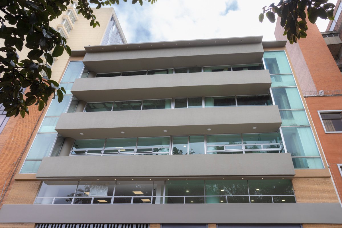 Un espacio seguro e inclusivo para mujeres y población #LGBTIQ+ 🏳️‍🌈💜. El Consultorio Jurídico de Los Andes estrena sede y abre sus puertas a todas las personas que requieran asesoría jurídica, especialmente a población vulnerable. uniandes.edu.co/es/noticias/de…