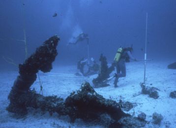 QMtropics's tweet image. From black and white negatives to films and x-rays, our researchers have begun digitising the legacy of the infamous HMS Pandora, making stories hidden for centuries available to the public online. bit.ly/3bizjVv  

Supported by @bhp #ProjectDIGQM

📸  Patrick Baker