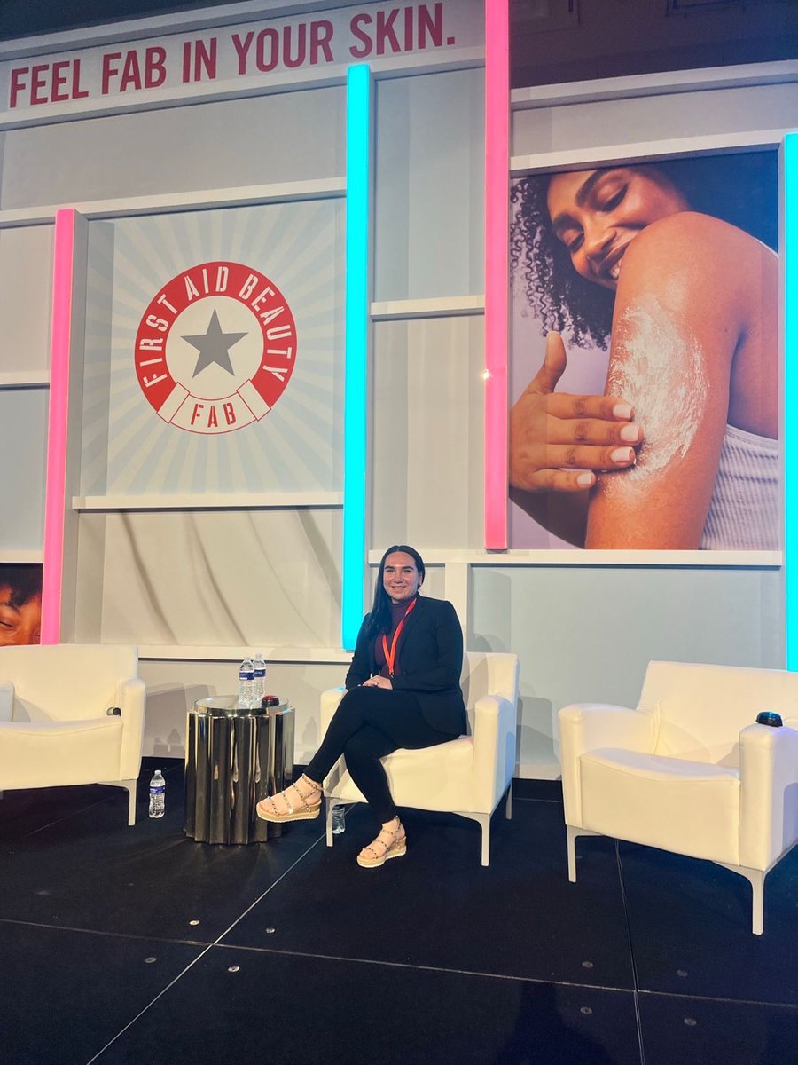 VDAinc's tweet photo. First Aid Beauty's sales conference was a success! We enjoyed taking part in designing and creating a #brandexperience that allowed the entire FAB team to get together, share their passion for skincare, and be inspired. #eventagency #stagedesign

Photo credit: Kalaudia Auz https://t.co/GPYc9yDCv2