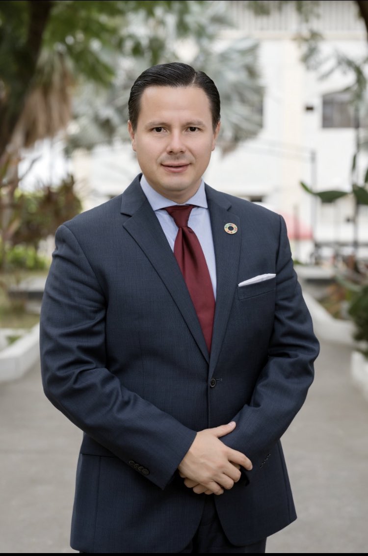 espae's tweet photo. "El sector financiero nacional puede atraer inversiones extranjeras para una reactivación económica compatible con la descarbonización a través de instrumentos de finanzas sostenibles como la emisión de bonos verdes": @dvortega profesor de @espae @espol https://t.co/030Jn8HDRF
