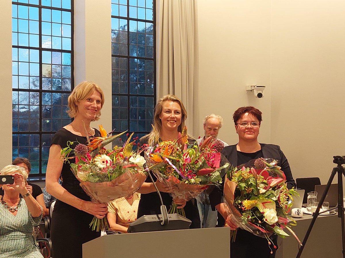 CDATytsjerkste2's tweet photo. Tijdens een extra raadsvergadering zijn vanavond de drie nieuwe wethouders en een nieuw raadslid benoemd en is het raadsprogramma 'Samen in actie voor Tytsjerksteradiel ' ter vaststelling aan de raad voorgelegd en het coalitieakkoord ' Tytsjerksteradiel bloeit' gepresenteerd. https://t.co/uRPEAFzOy0
