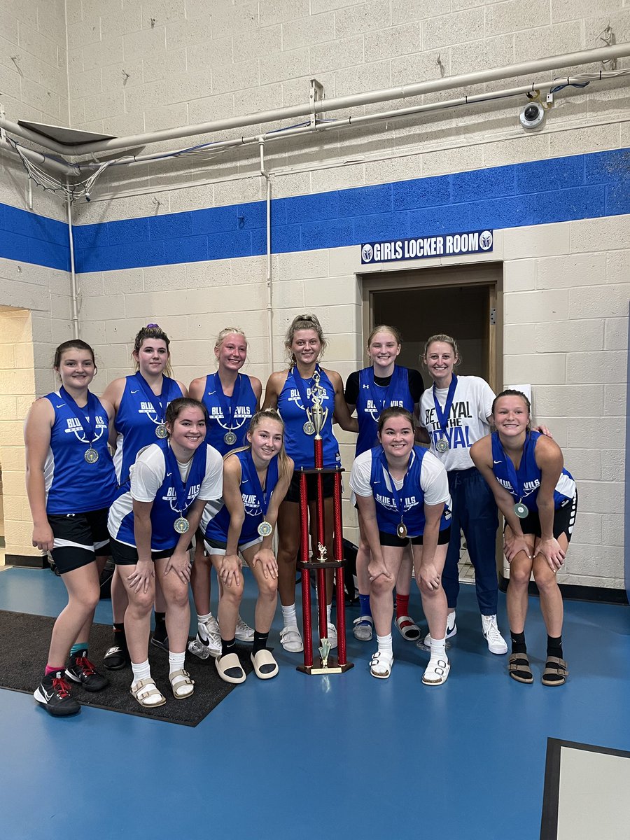 LakeFentonGBB's tweet photo. Girls Varsity took 1st place in the Greater Flint Olympian Games League! Way to work ladies!! 🏀💙💪🏼🏆 https://t.co/MYHv07eWZg
