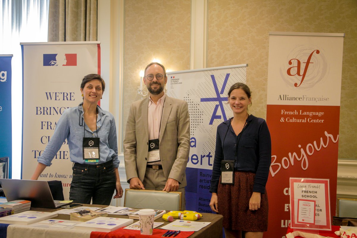 FranceLouisiana's tweet photo. Une journée bien remplie aujourd’hui au congrès annuel de l’@AATFrench à #NOLA!
Apprendre avec le 🎞️ francophone via Cinéschool de la @villa_albertine, et #NouvelleNouvelleFrance, où la revitalisation du 🇫🇷 #icitte par nos amis de @telelouisiane, @nousfoundation et @NewNiveau! https://t.co/2zcWFXXOky