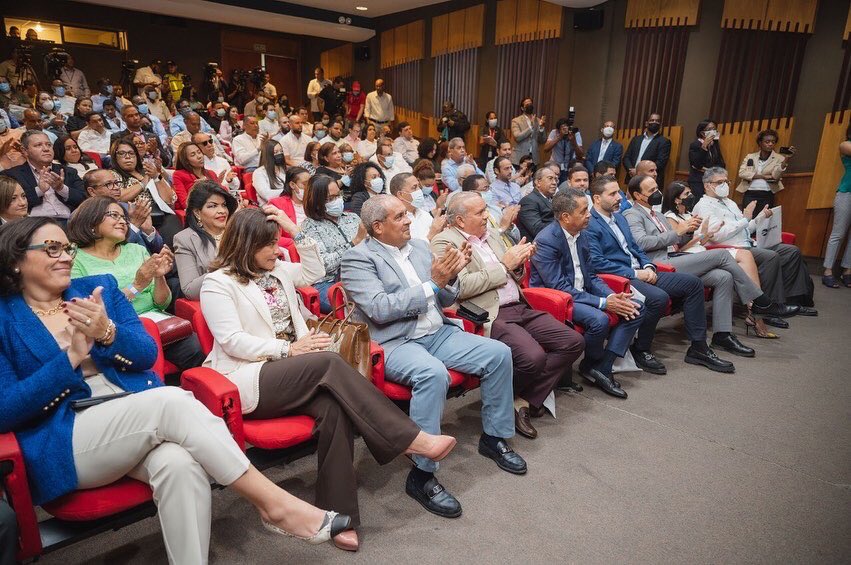 anprasrd's tweet photo. La Asociación Nacional de Productores de Asfalto (ANPRAS) impartió un taller teórico-práctico "Control de Calidad Hormigón Asfáltico Caliente", en @intecrd, donde se abordaron los parámetros que aseguren mejores resultados en proyectos de infraestructuras. https://t.co/PbUusJ7P6V