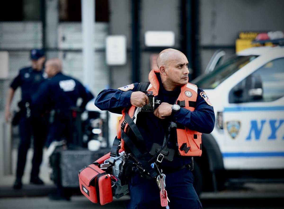 NYCMayorsOffice's tweet photo. This is a tragic day in our city.

We’ve lost two lives after a boat in the Hudson capsized off of Midtown earlier today. Thankfully, 11 others were rescued thanks to brave first responders.

Our hearts go out to the loved ones of all involved today. https://t.co/NAByCFhBgX
