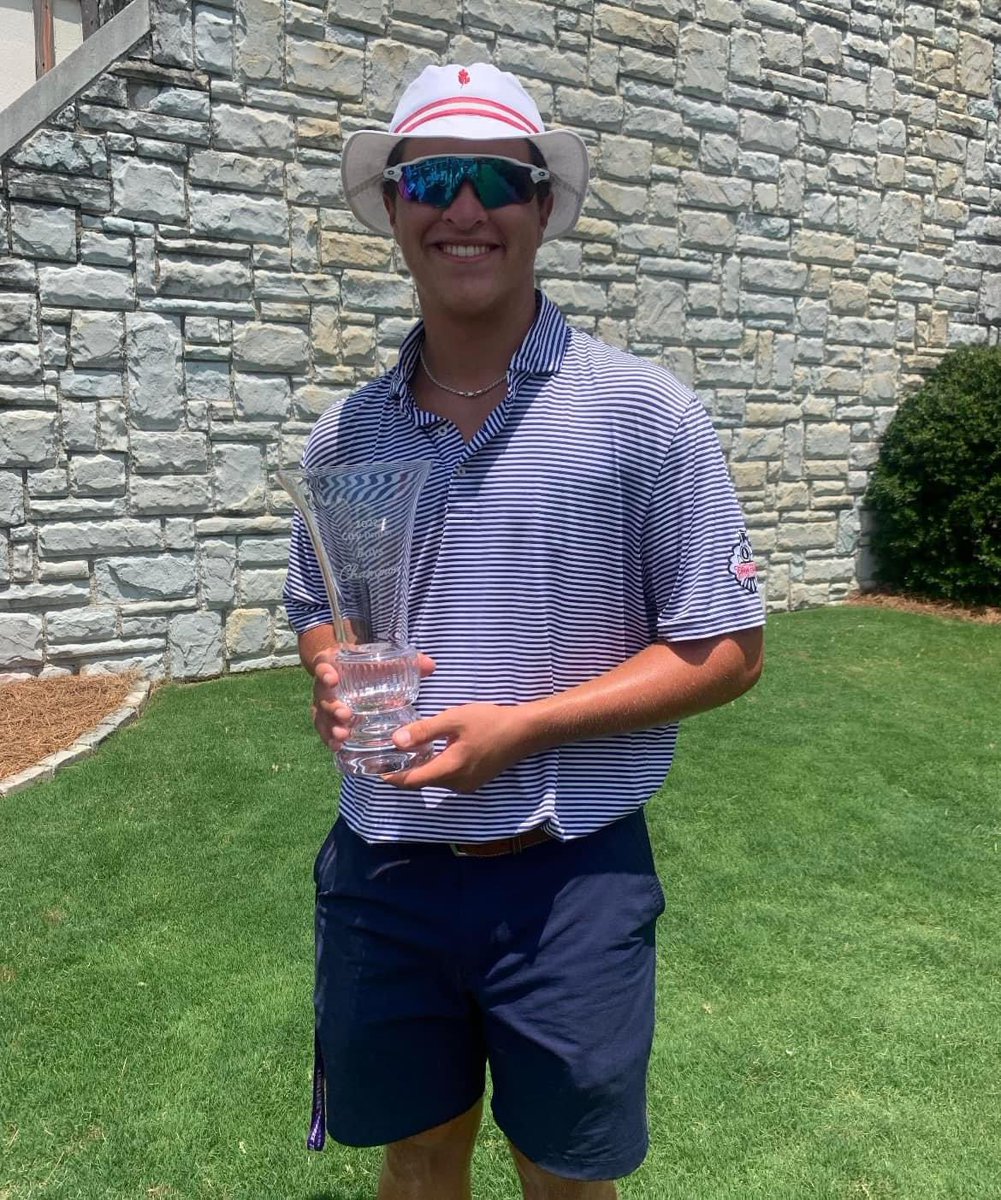 Haden Maxwell takes home the Chattanooga District Golf Association trophy again for 2022 at the Chattanooga Golf and Country Club. 

Congrats to Haden Maxwell and his caddie, Carson Yates! #WeAreBaylor