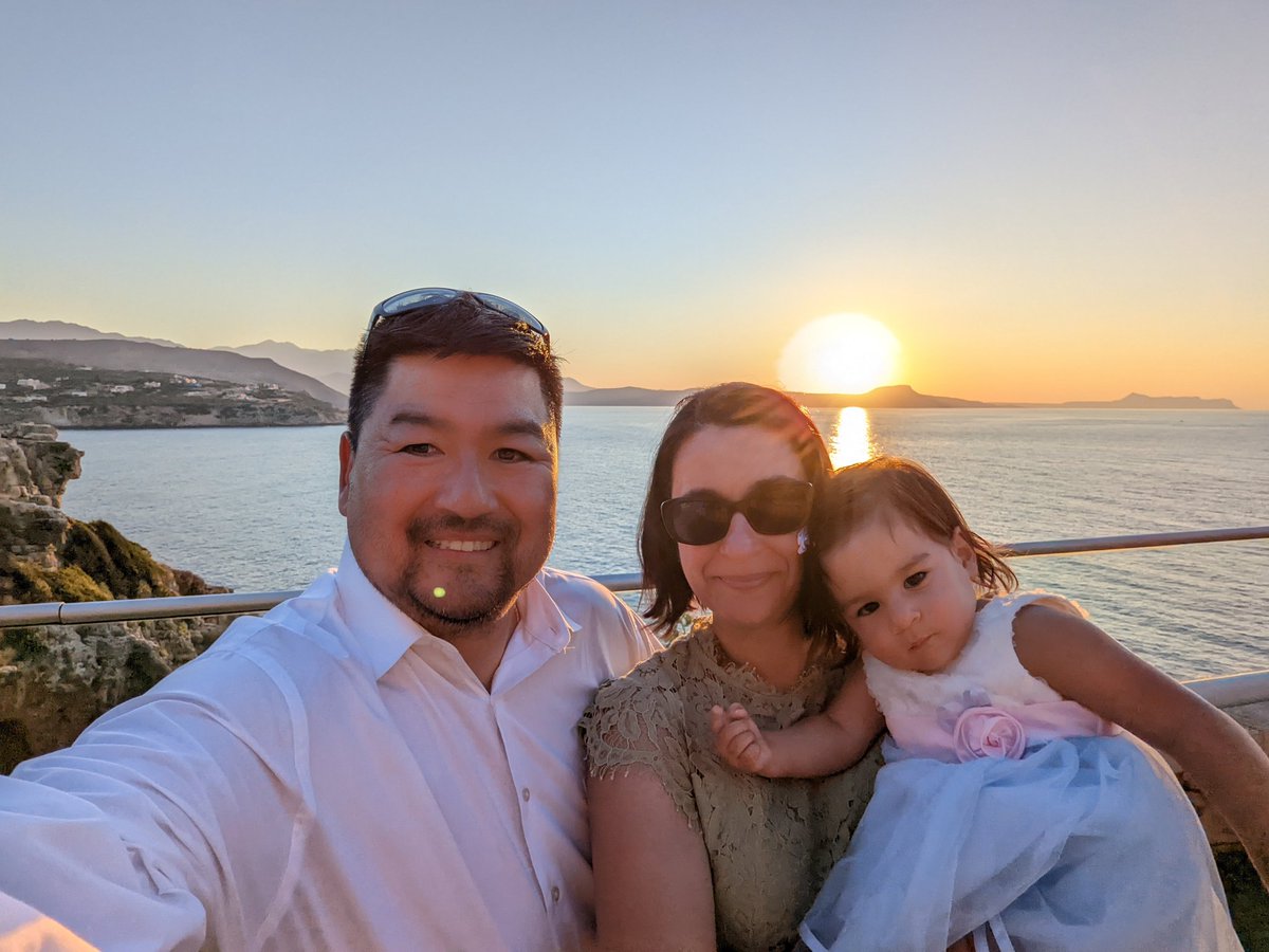 CassDigMedia's tweet photo. Congrats to the happy couple. https://t.co/t0vKdYTAkp