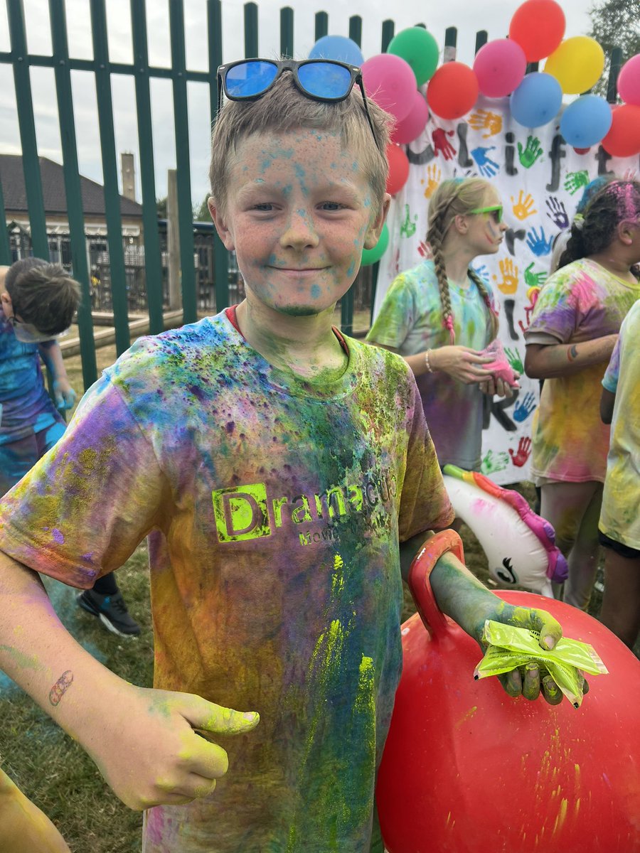 MovieMakersYork's tweet photo. #Dramacube #MovieMakers #York were delighted to support Clifton Green Primary School’s fantastic #ColourRun today! Check out the 3 #fun #creative #SummerHoliday #FilmMaking &amp; #MusicalTheatre #workshops we’re running, at https://t.co/MrojtUCH6Z @yorkmumbler @LittleVikingsUK https://t.co/aewgCNDGUg
