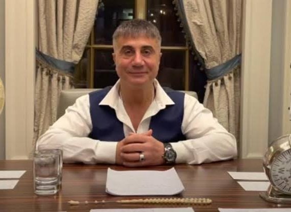 BoranTekin_'s tweet photo. Bekleyin
Diyanetin başındaki o moruğun foyalarını da anlatacağım sizlere.‼️

Prof. Dr. Sedat Peker.
"Sadakallahülâzim"
#SizGideceksiniz https://t.co/OlEHKpsNYI