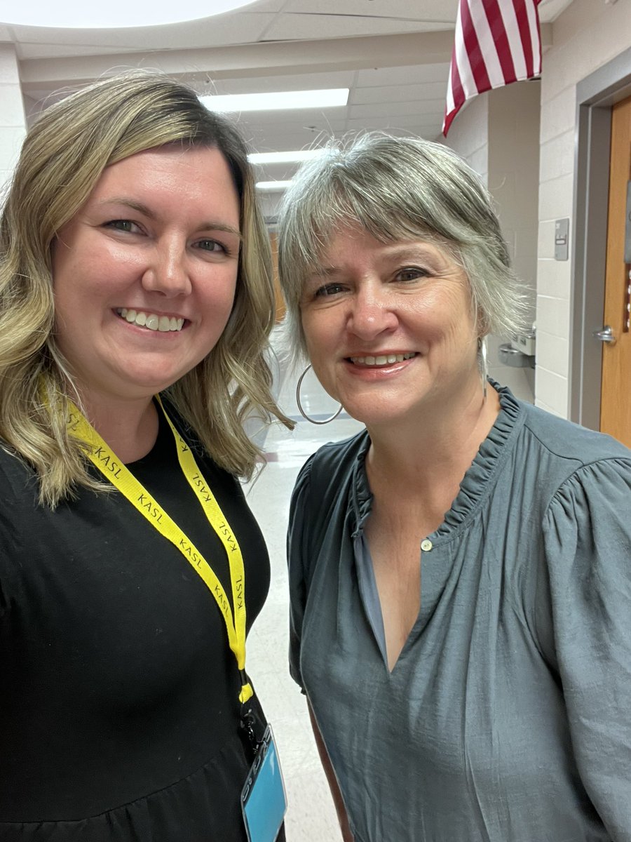 eplewallen's tweet photo. I have fangirled so hard today. I LOVE Heather Henson. I taught That Book Woman to every class at CES this year and it was my favorite thing. #kentuckyhistory #KASLSR22 https://t.co/NRNCjL0qUS