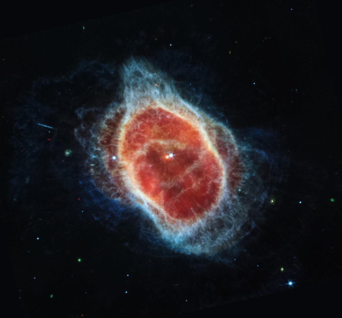 SocialNewsPL's tweet photo. NASA opublikowała kolejne zdjęcia z teleskopu Jamesa Webba 🪐 https://t.co/L4QI6OenDE