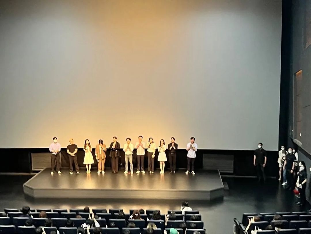 GWSNBrasil_'s tweet photo. [2/2]
"A única foto boa do Park Hyungjoo
Você parece muito rico 😁

A última foto é quando dizemos olá no palco
Equipe #Ongals, por favor, aplaudam de pé e torçam
Eu fui generoso... kkkkkkkkkkkk"

#공원소녀 #GWSN #GirlsinthePark #앤 #Anne #이서영 #더킬러_죽어도되는아이 https://t.co/KCWntxFxXN