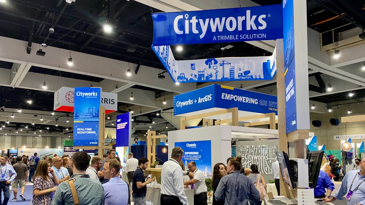 cityworks's tweet photo. It’s a busy morning at #EsriUC! We are happy to see all of our GIS and mapping friends from around the world.

#ArcGIS #esriuc2022 #esriuc #GIS #mappping @EsriUC @EsriPartners @EsriCommunity_ https://t.co/GJ4xqfTMA0