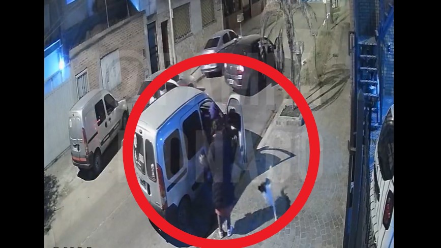 DiarioUrgenteAr's tweet photo. #Video || Tremendo robo a punta de pistola en Villa Madero 

https://t.co/iO8w1LdlgG https://t.co/aknbADRDbh