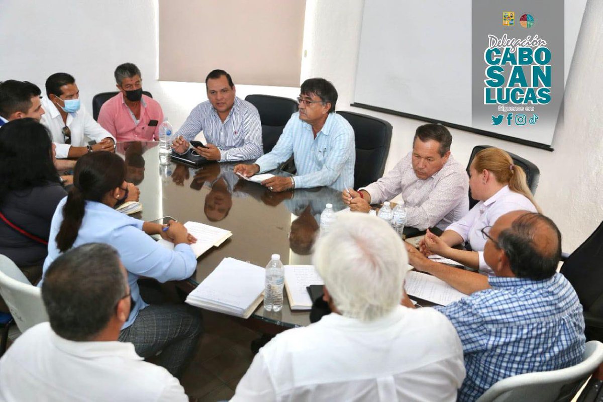 DelegacionCSL's tweet photo. El alcalde Oscar Leggs Castro encabezó una reunión con el gerente del OOMSAPAS  Carlos Nájera Navarrete y el secretario general de la delegación Jorge Sánchez los encargados de las áreas operativas, donde se plantearon estrategias para disminuir los días en los tandeos
#GCSH https://t.co/8r53hPTkd5