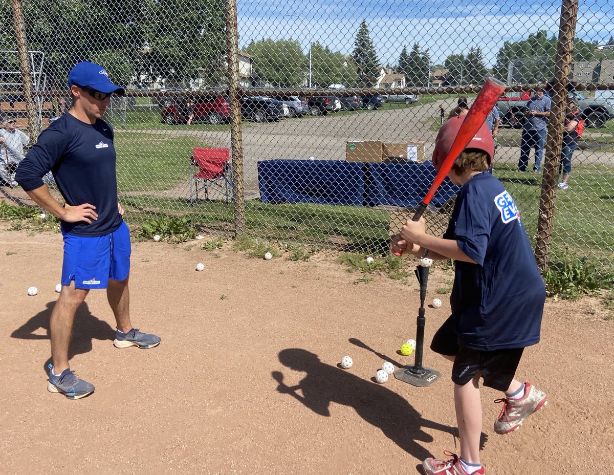 BlueJaysAcademy's tweet photo. No filters needed when youโre in Big Sky Country. ๐ค
Thanks for spending the day with us, @CochraneMinor!
#AcademyWeek https://t.co/NzOJQNIbcl
