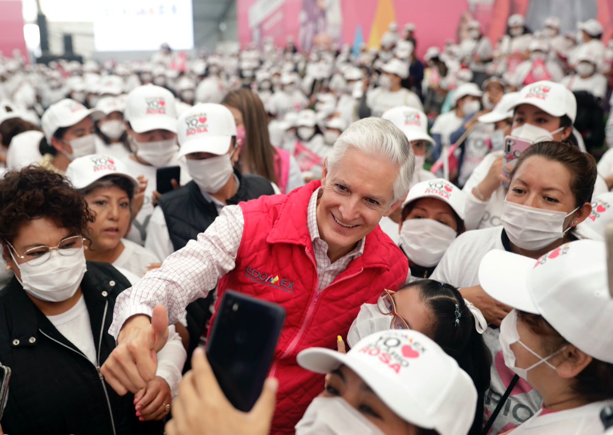EduardoFloMa1's tweet photo. El #SalarioRosa es un apoyo integral para las Amas de Casa!  @alfredodelmazo entrega tarjetas a miles de mexiquenses en el municipio de Atizapán de Zaragoza #Edomex #SalarioRosaEstaContigo 🧏🏻‍♀️👏❤️‍🔥 https://t.co/pGOGdryMOf