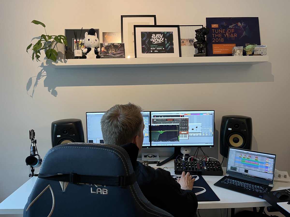 rubenderonde's tweet image. For all producers! I am teaming up with @BrianWFoster for an amazing competition! Submit your video game themed production to win prizes incl. an @Alienware setup + a music mentorship with me

Submit your entry here: alienware.com/futurist 

#AlienwarePartner #AlienwareChallenge