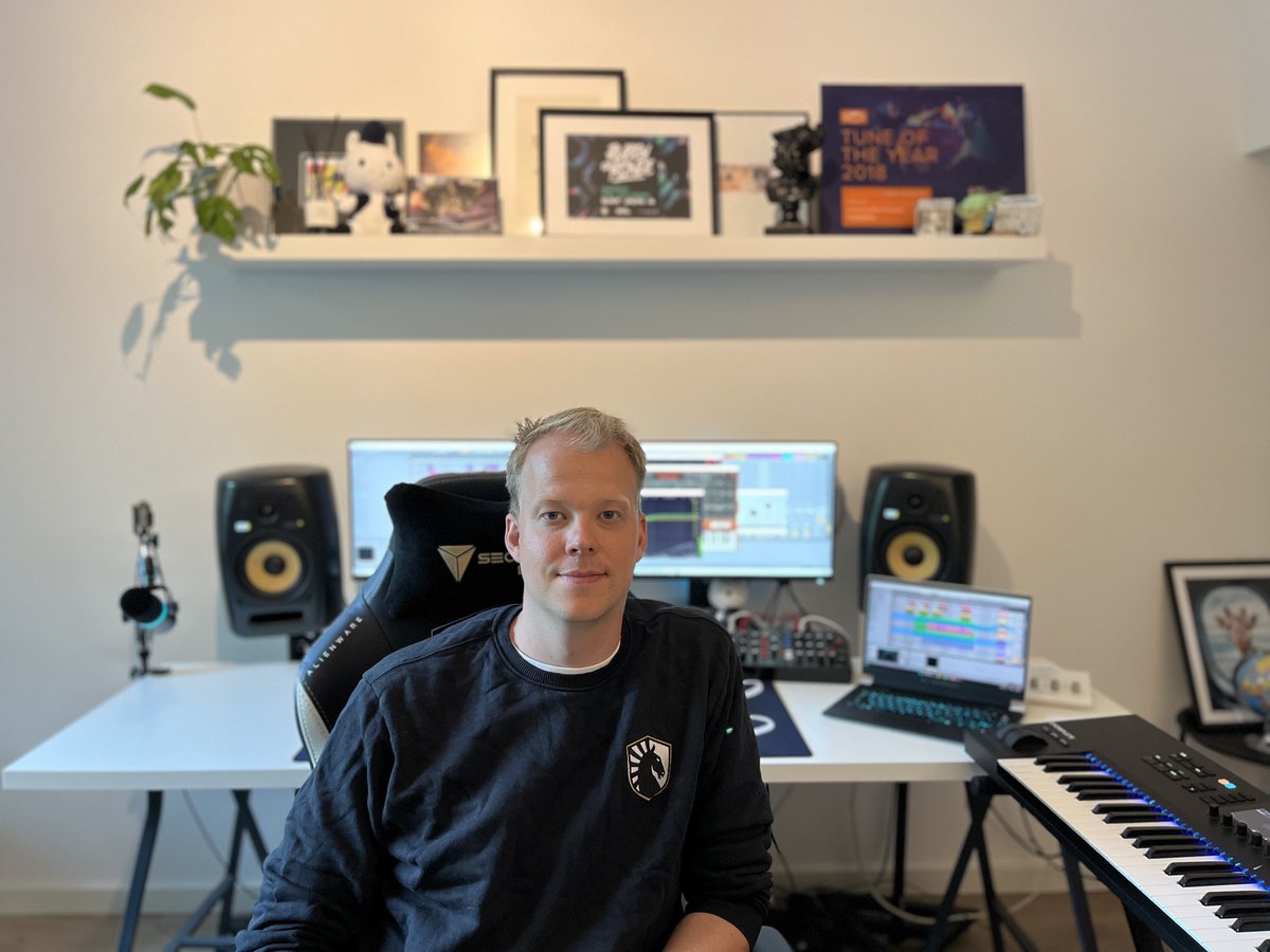 rubenderonde's tweet image. For all producers! I am teaming up with @BrianWFoster for an amazing competition! Submit your video game themed production to win prizes incl. an @Alienware setup + a music mentorship with me

Submit your entry here: alienware.com/futurist 

#AlienwarePartner #AlienwareChallenge