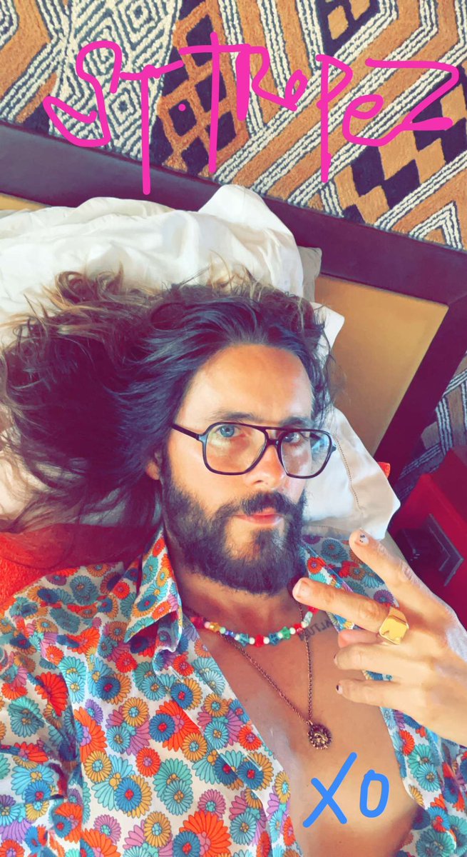 JaredLeto's tweet photo. Love from St Tropez 🌸🇫🇷🌸 

Bonsoir mes amie ❤️ https://t.co/s8lil1csYT