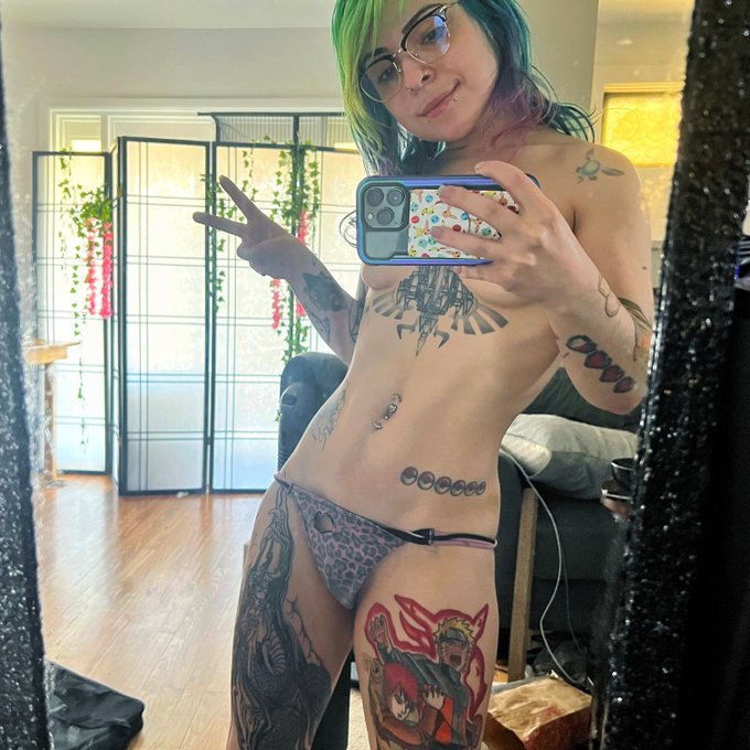 tummy :3 https://t.co/DDNDFEwozN