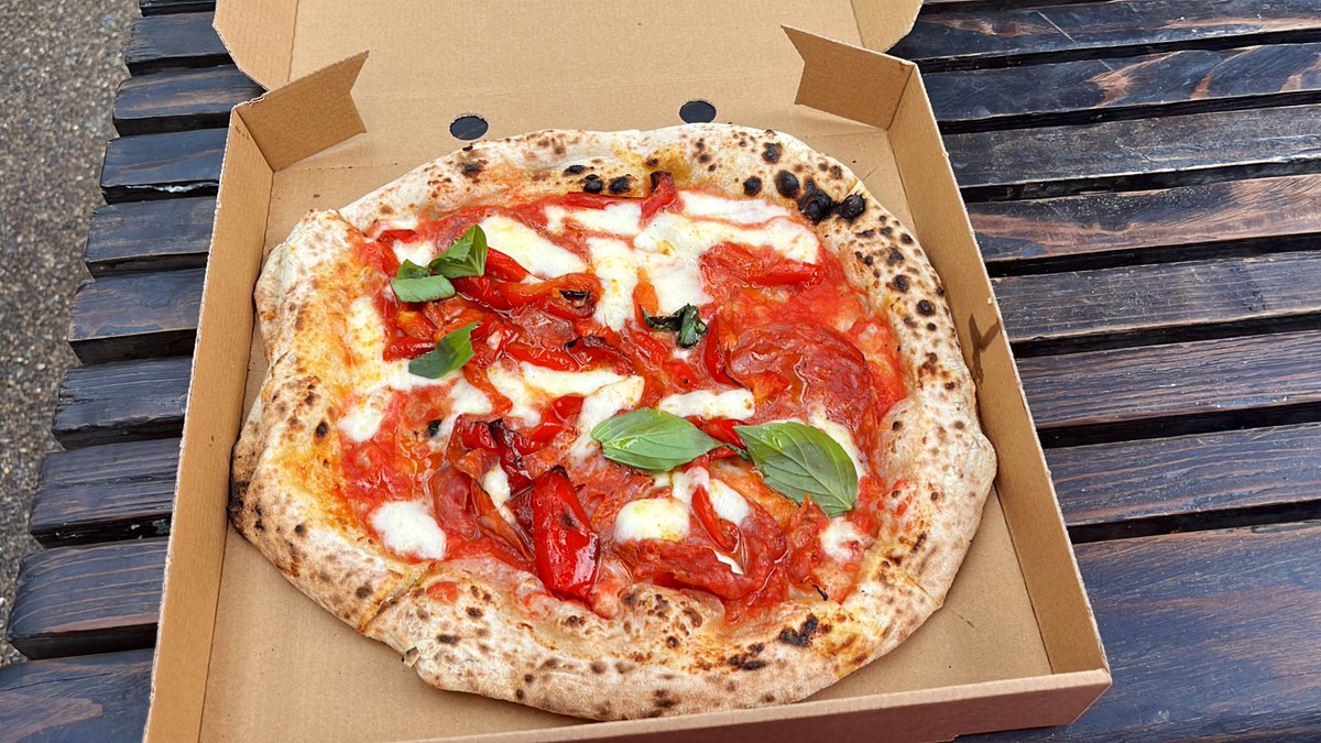 .<a href="/sud_italia/">SUD ITALIA</a> pizza is supposed to be some of the best in the UK. And at £11 for this melange of sweet peppers, various types of sausage and a sh*T load of cheese, it’d have been frankly immoral not to test that claim.