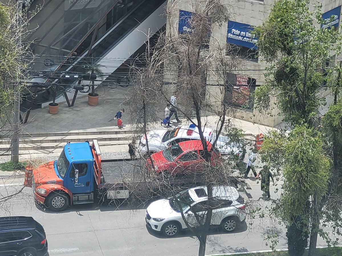 alequi100's tweet photo. @Huitzquillocan @HuixquiGob hay o no multas en el municipio? Porque si no hay es ilegal llevarse los coches estacionados en Jesús de Monte no? https://t.co/iZ5F7ORtn4