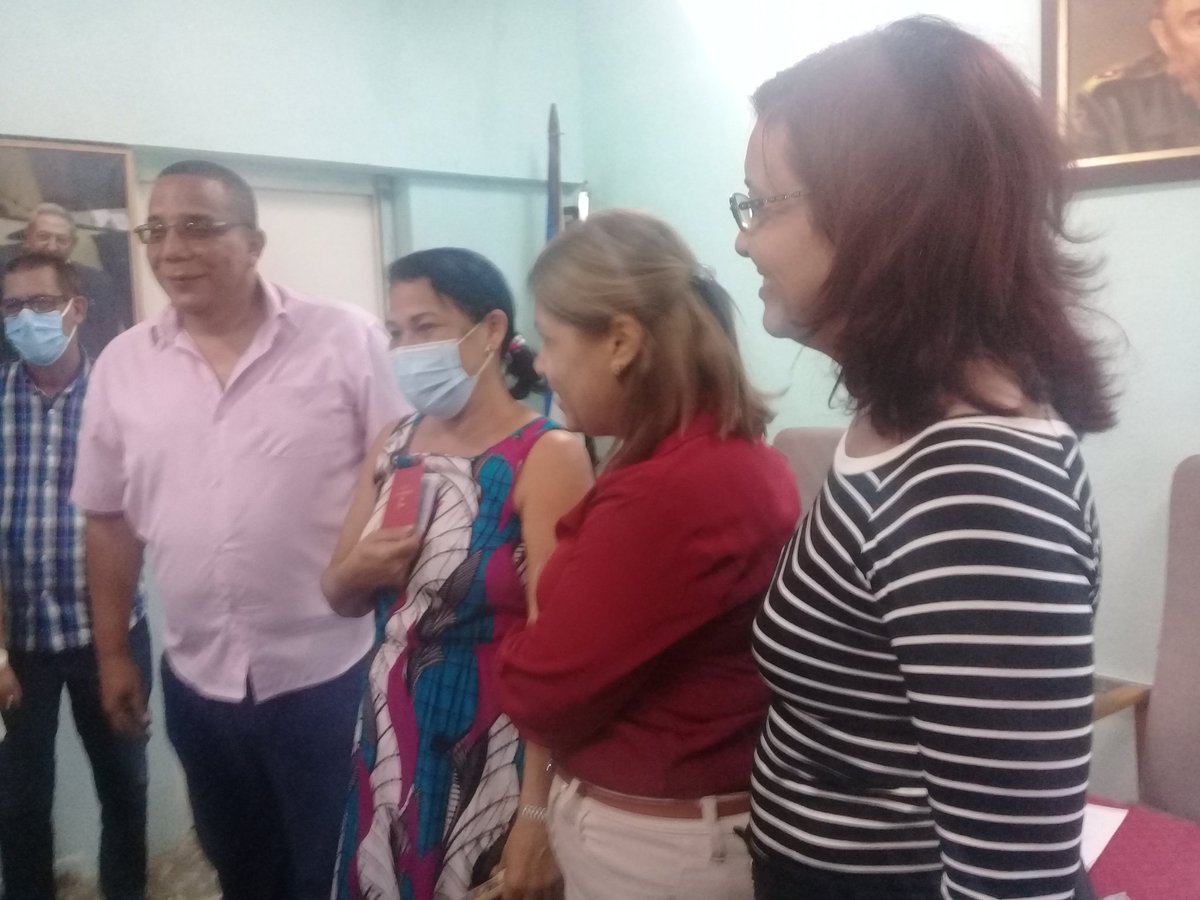 LaoIndira's tweet photo. El vicejefe  del Departamento de Atención al sector social en el #CCPCCEnMayabeque, Dr Yoel Pérez García intercambia con autoridades del hospital Leopoldito Martínez conoció de la necesidad de mejorar la infraestructura hospitalaria para elecar la calidad de los servicios médicos https://t.co/6Psegel0hA