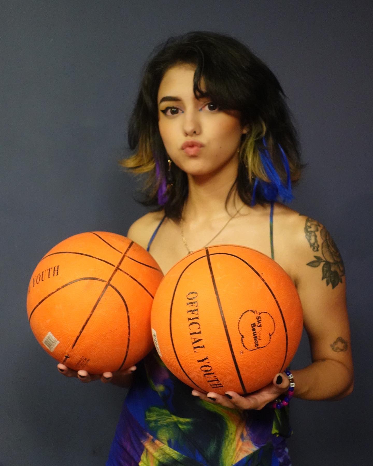 Shea Briar on X: whos tryna shoot some hoops? t.compCU61MZQQ  X
